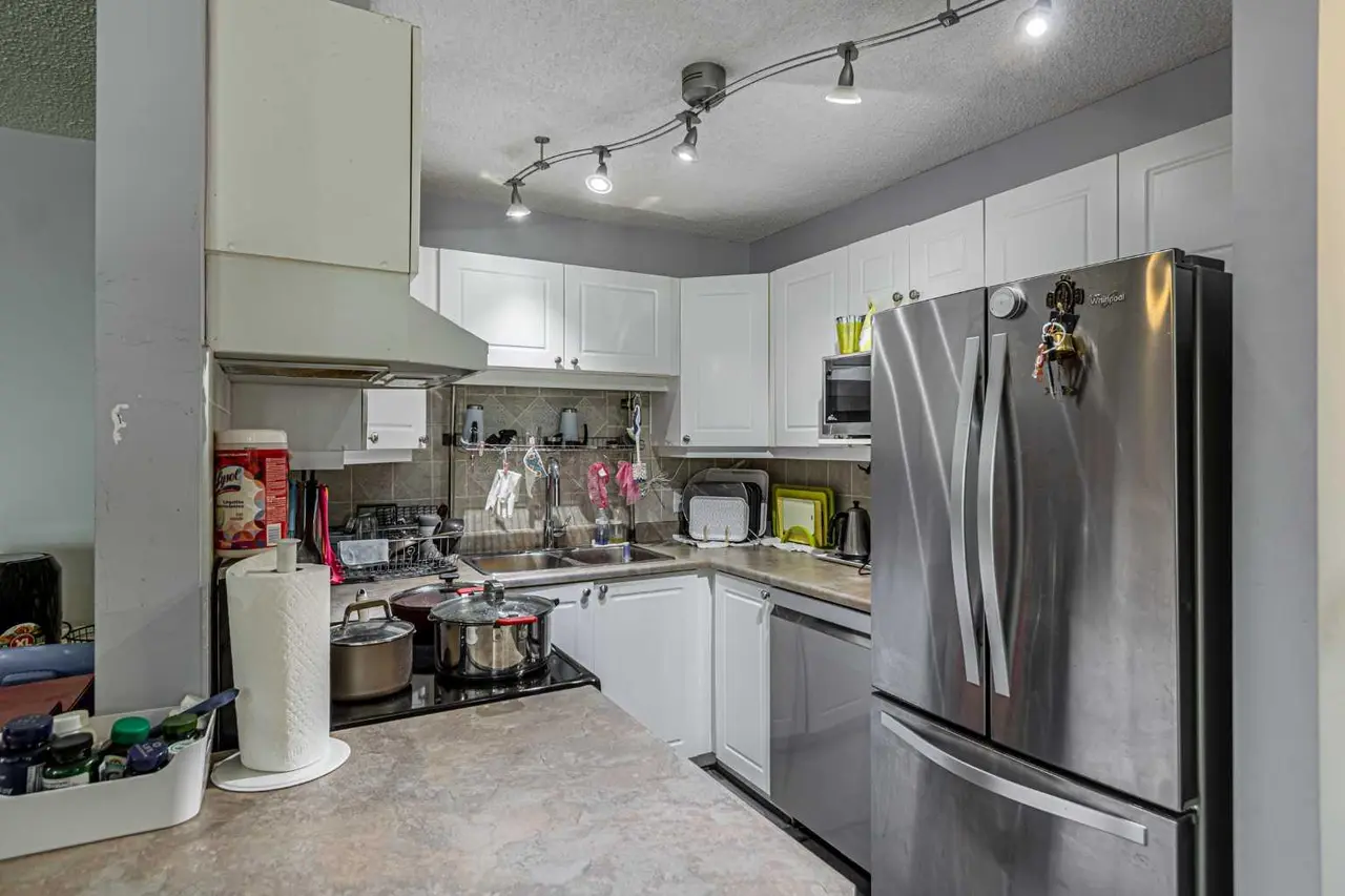407, 9 Country Village Bay NE