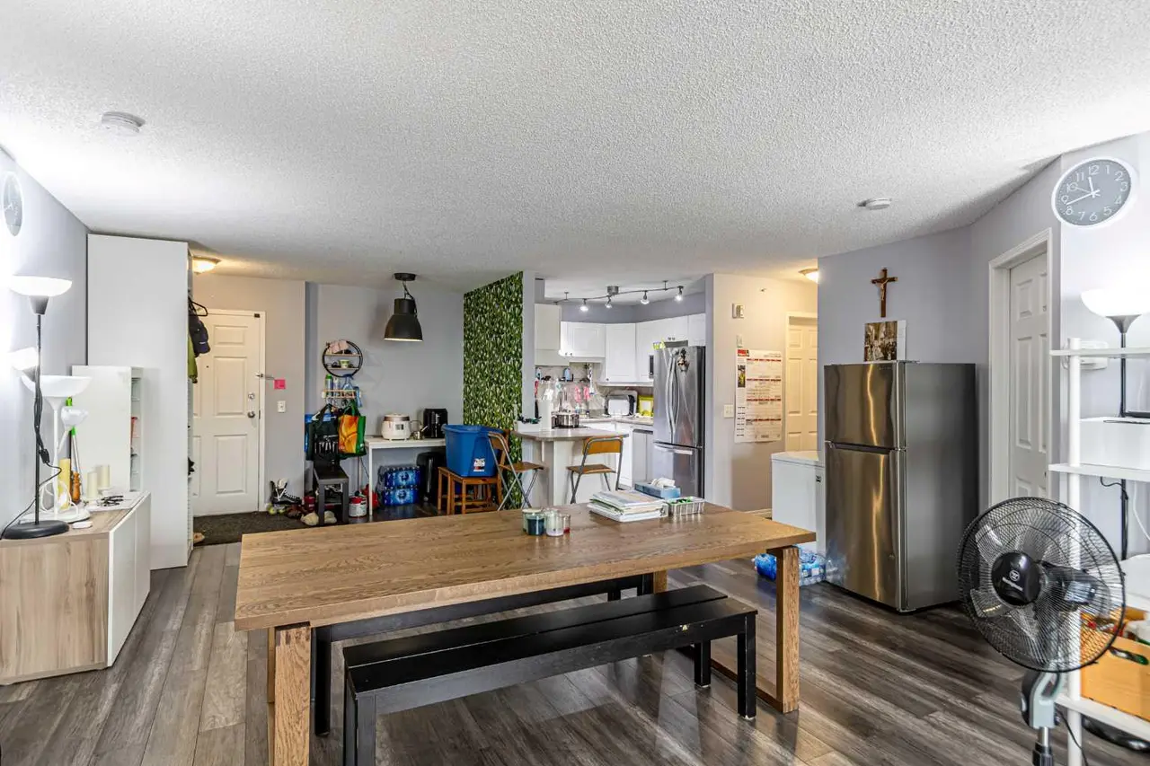 407, 9 Country Village Bay NE