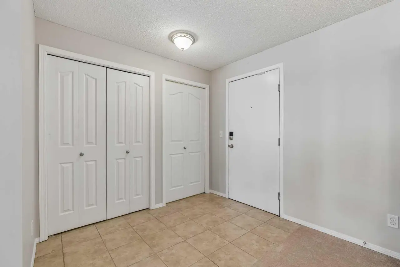 7207, 304 Mackenzie Way SW