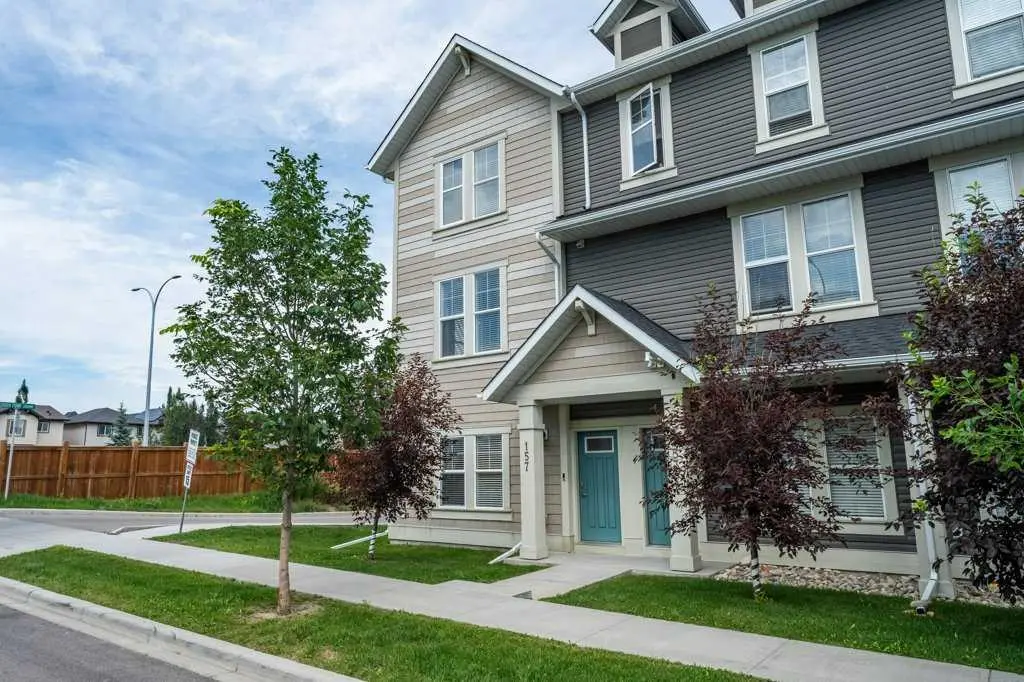 157 South Point Court SW