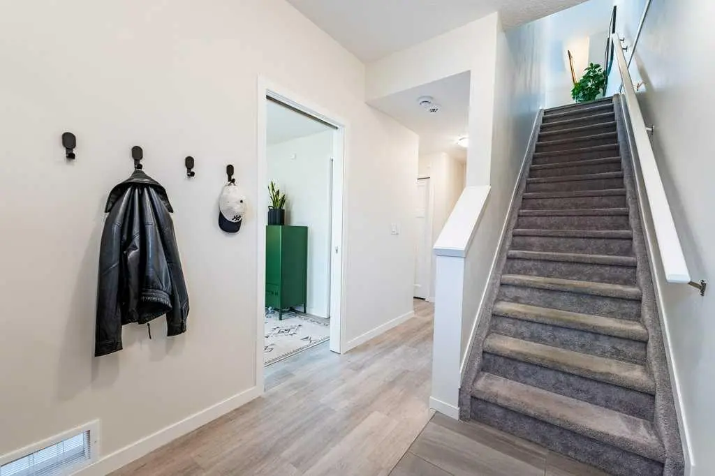 157 South Point Court SW