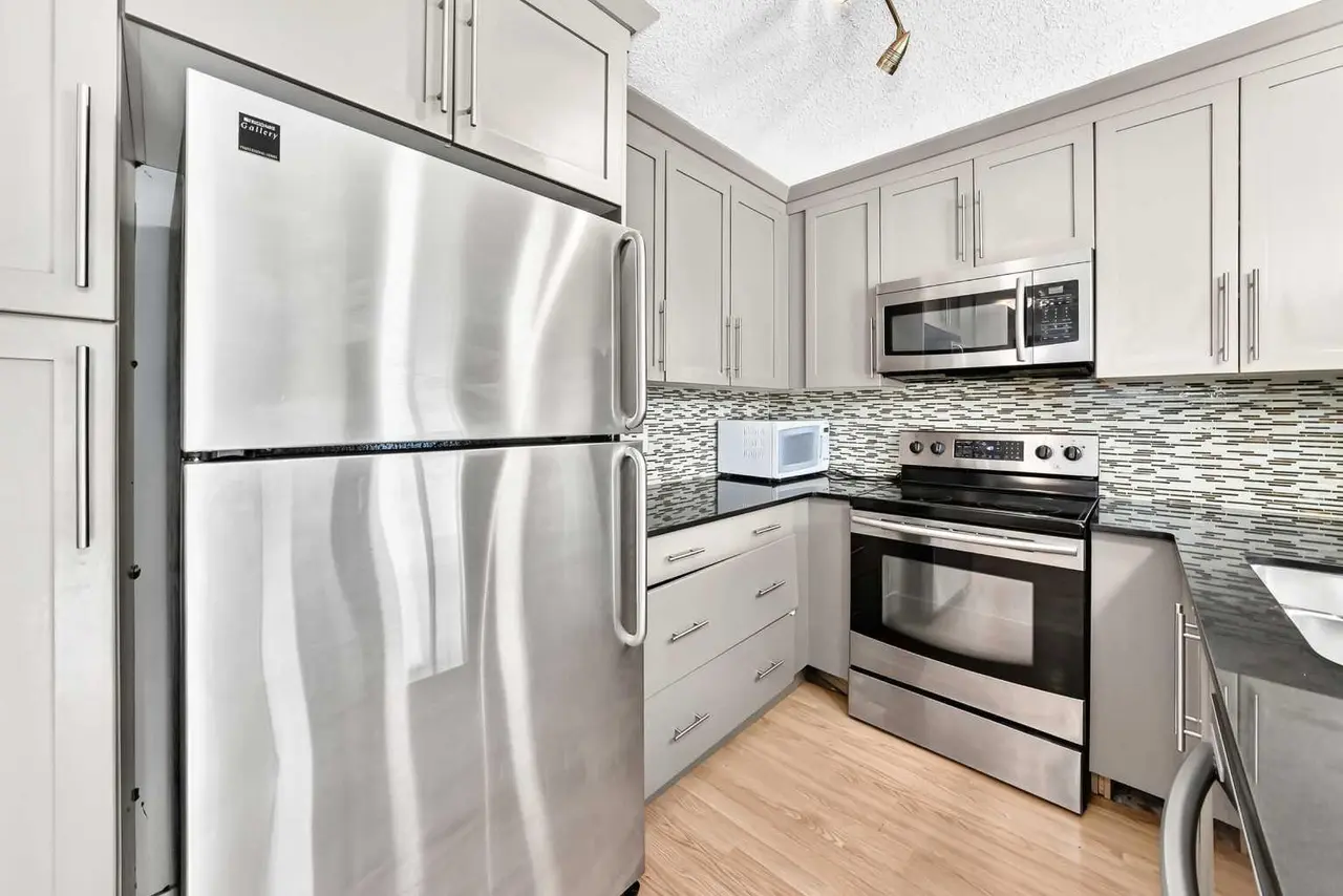 6211, 155 Skyview Ranch Way NE