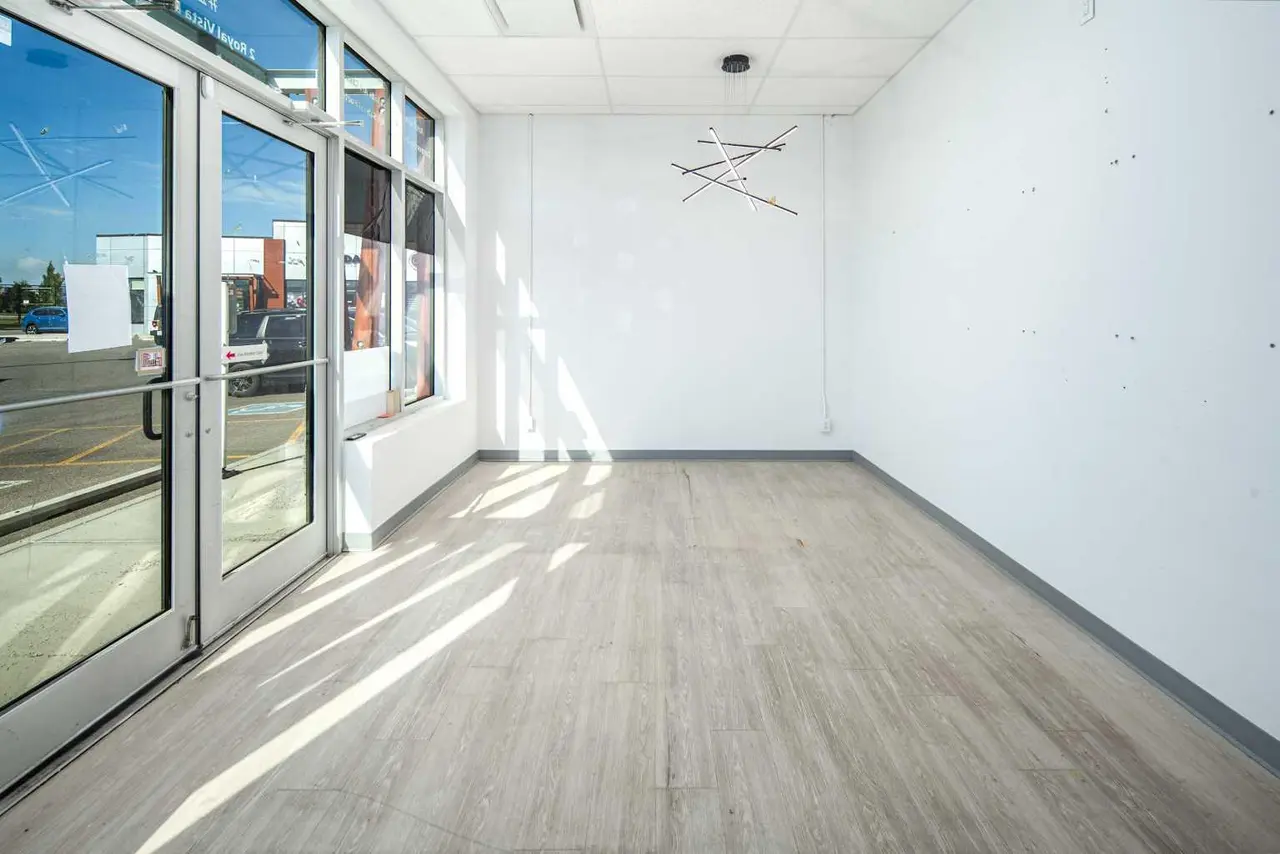 2130, 2 Royal Vista Link NW