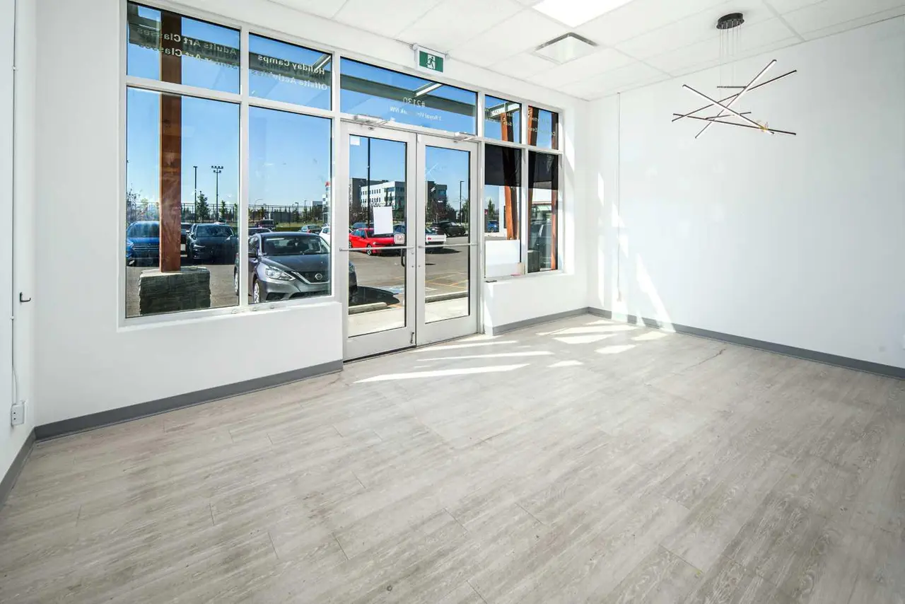 2130, 2 Royal Vista Link NW