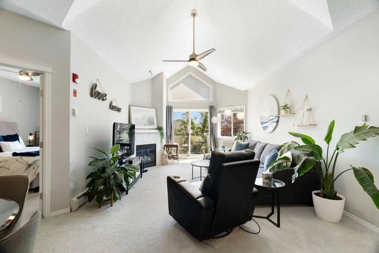 1301, 7451 Springbank Boulevard SW