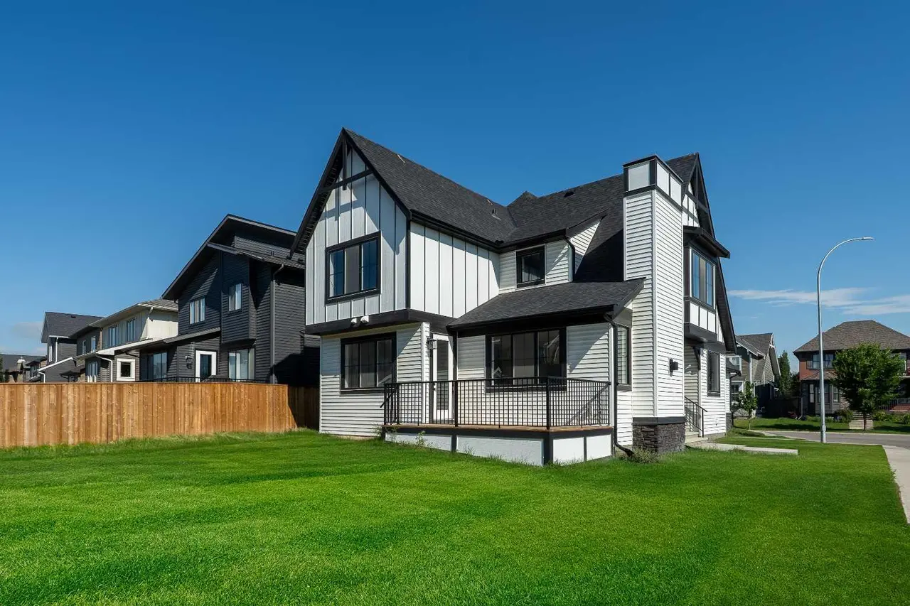 1209 Coopers Drive SW