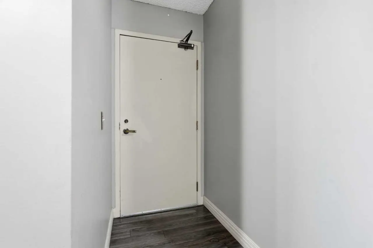 406, 145 Point Drive NW