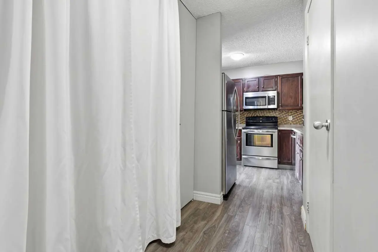 406, 145 Point Drive NW