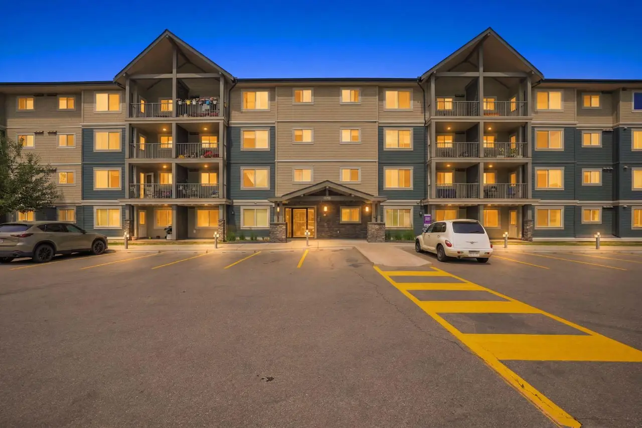 3407, 181 Skyview Ranch Manor NE