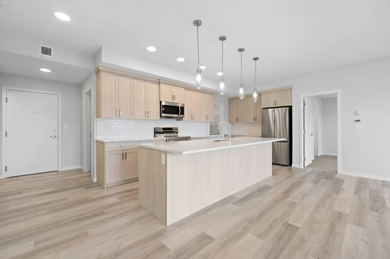 3205, 220 Seton Grove SE