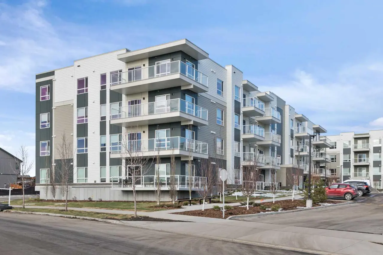 3205, 220 Seton Grove SE