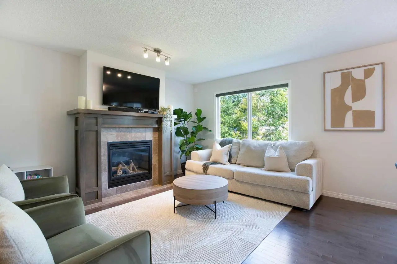 2363 Baywater Crescent SW