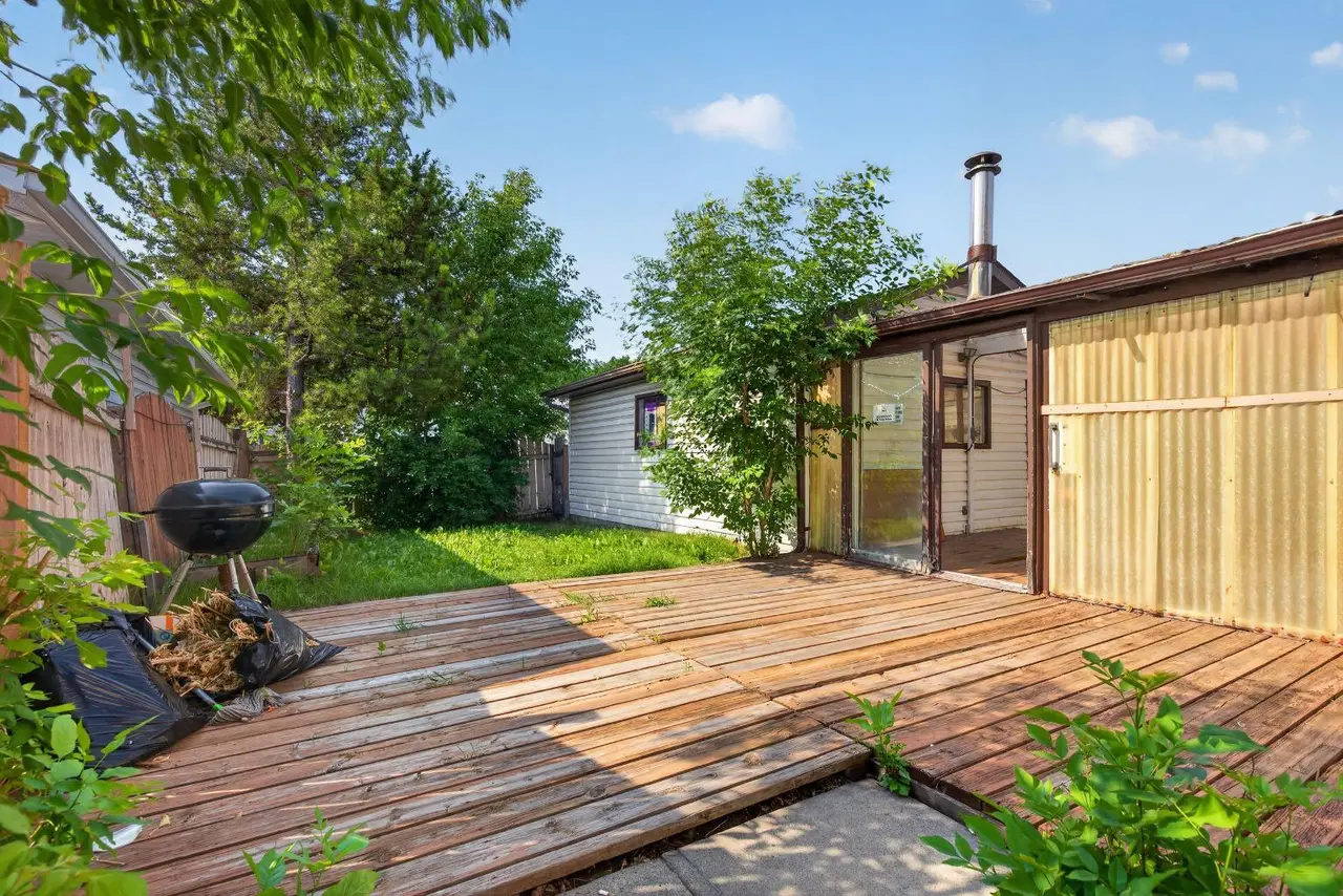 319 Rundlelawn Road NE