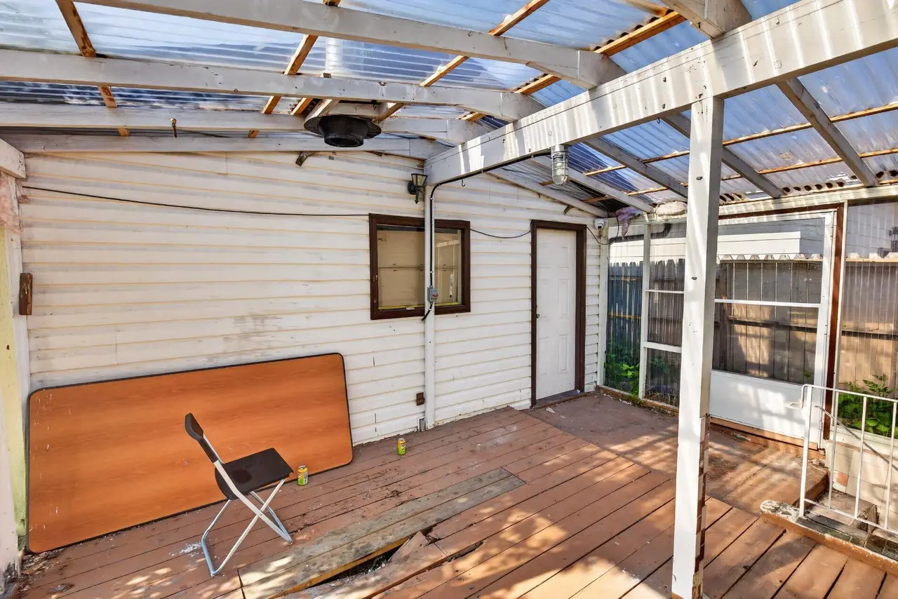 319 Rundlelawn Road NE