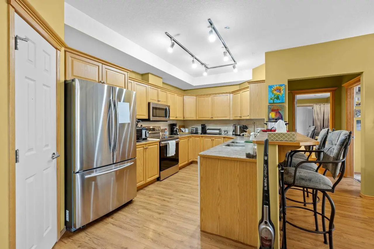 225, 15 Everstone Drive SW