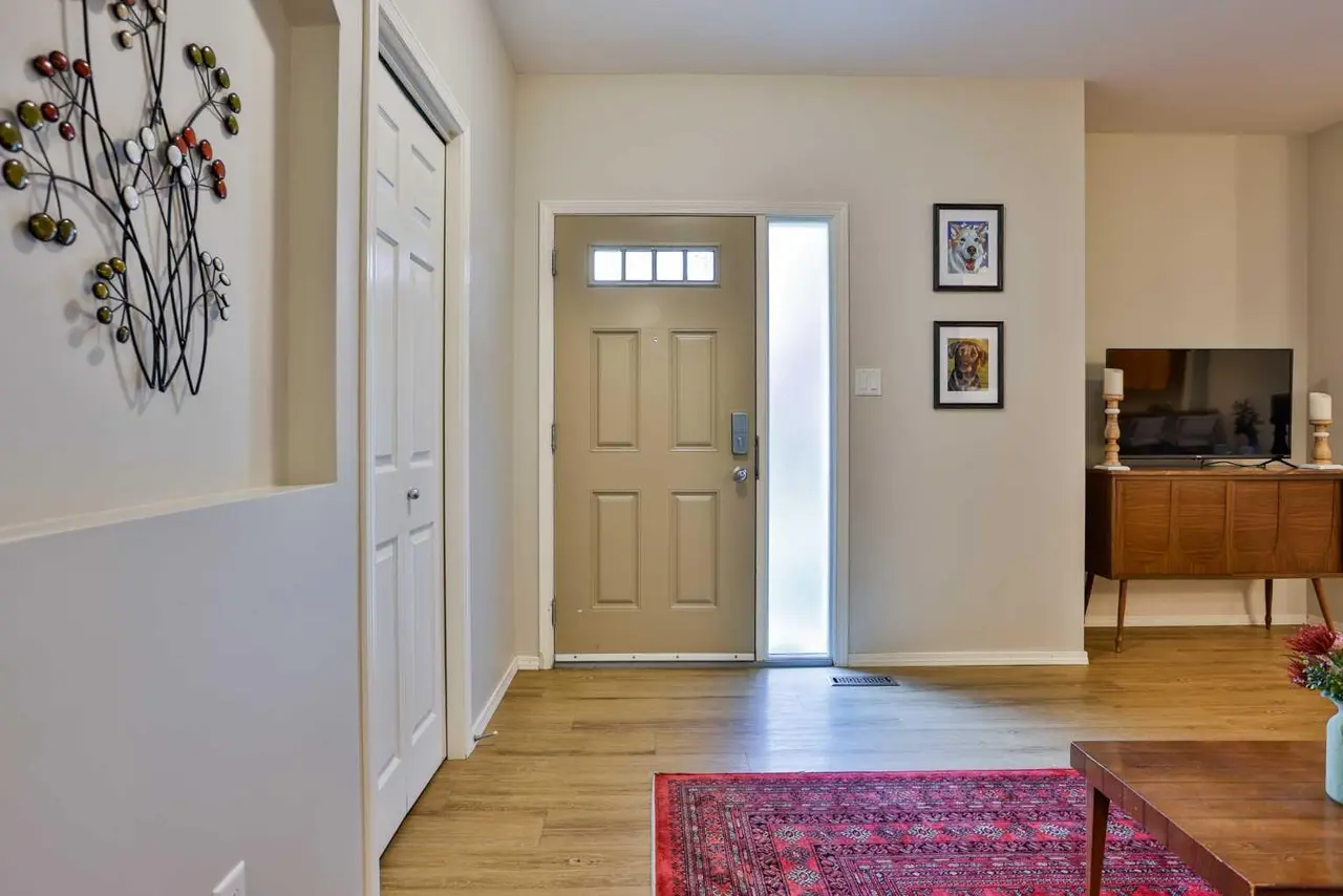 3, 129 Silkstone Road W