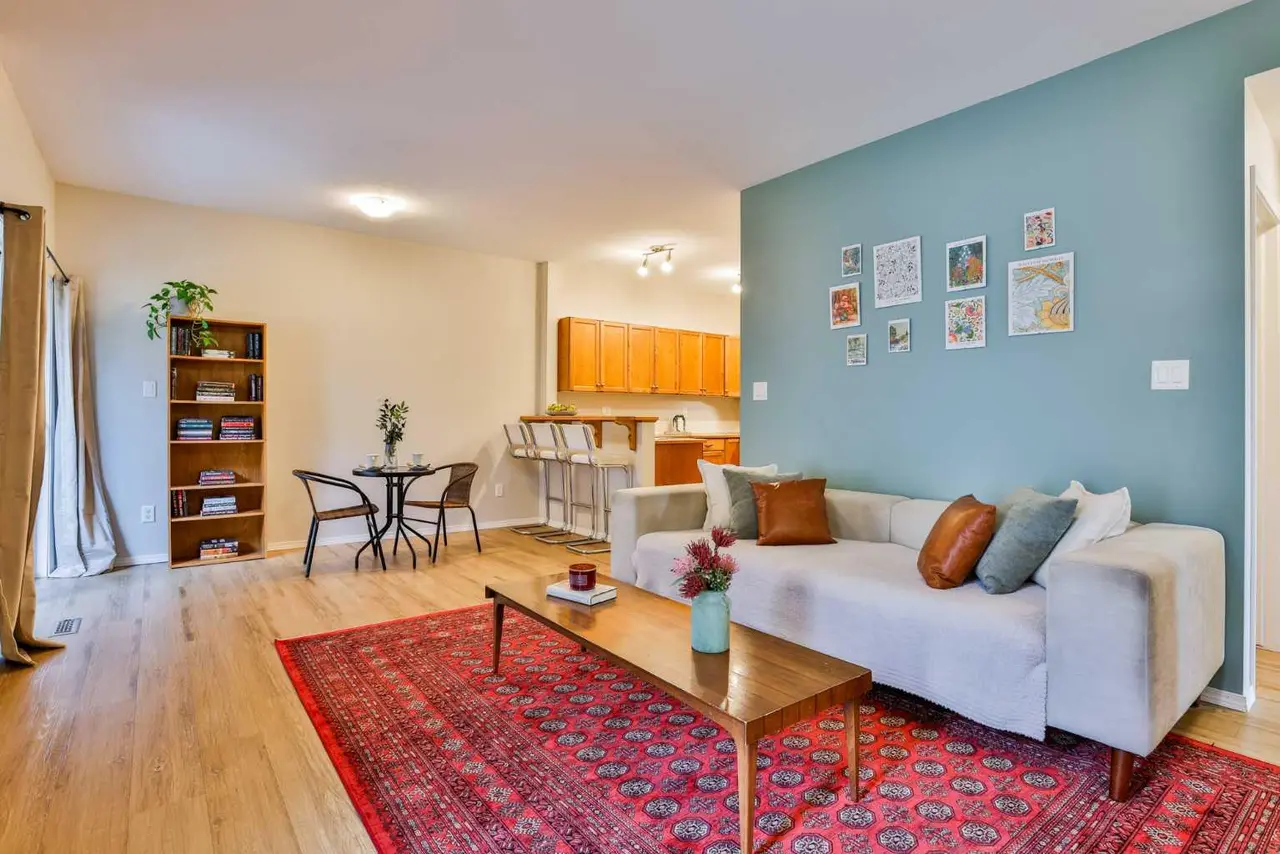 3, 129 Silkstone Road W