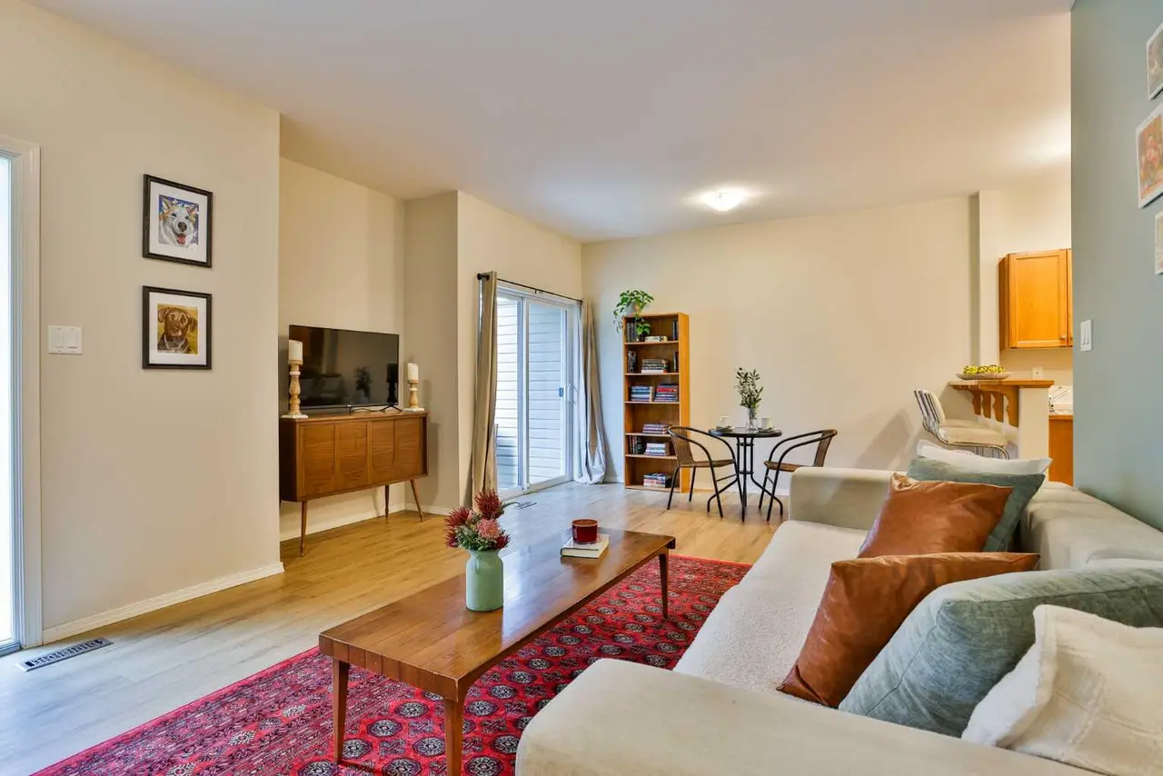 3, 129 Silkstone Road W
