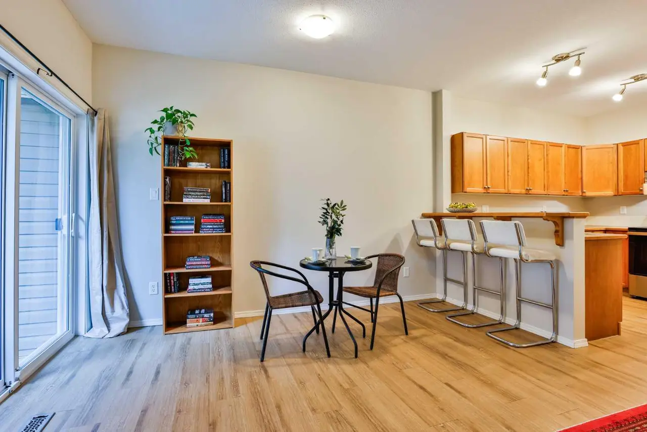 3, 129 Silkstone Road W