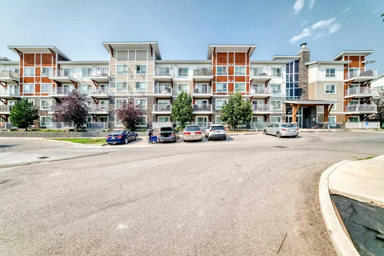 4116, 302 Skyview Ranch Drive NE