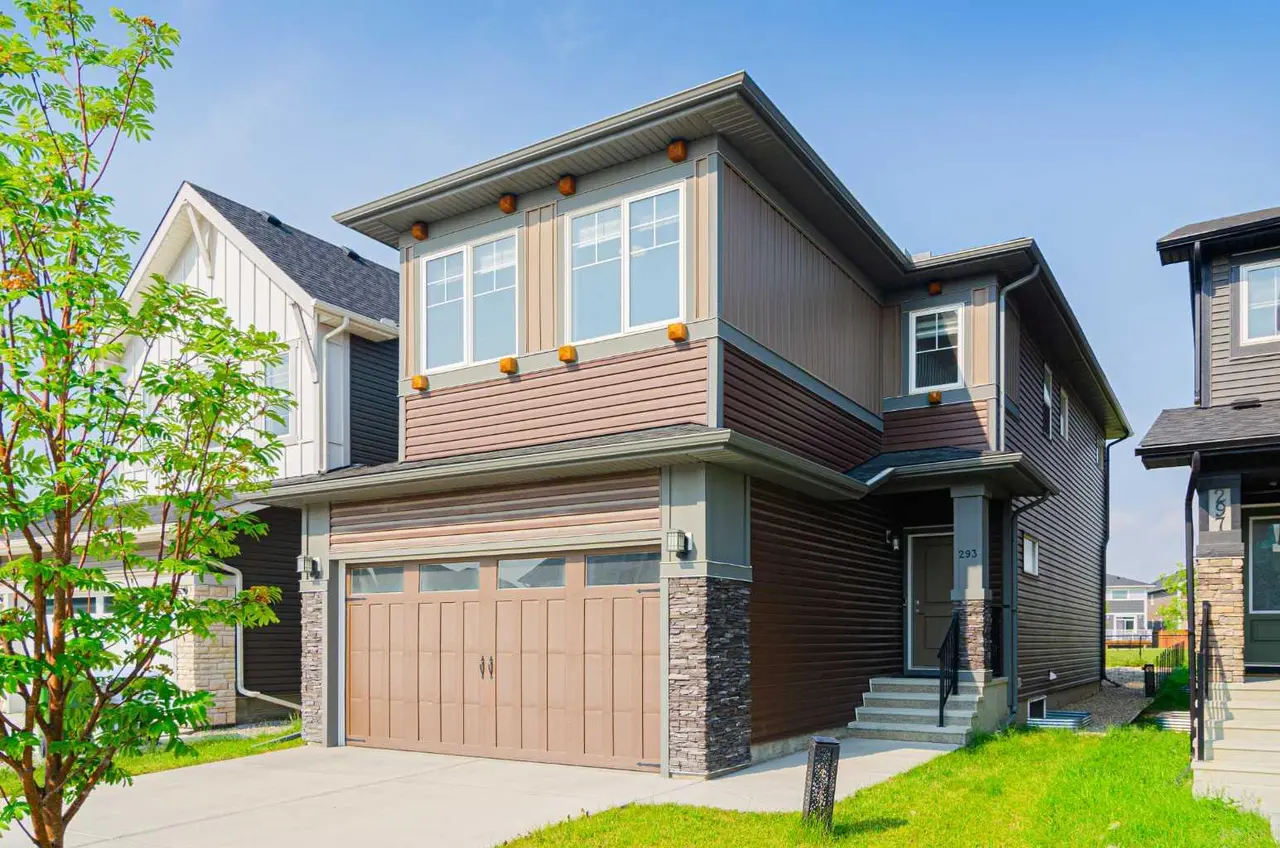 293 Carringsby Way NW