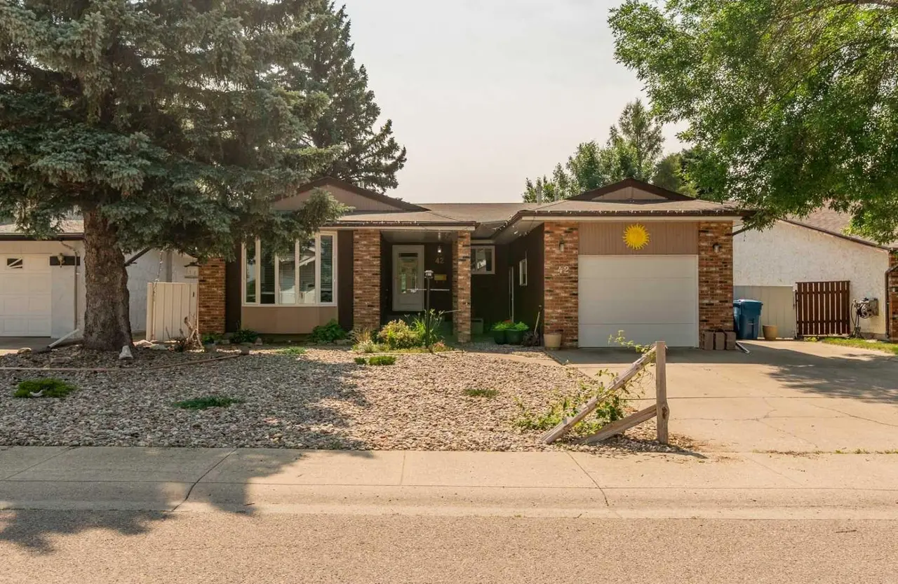 42 Honeysuckle Road N