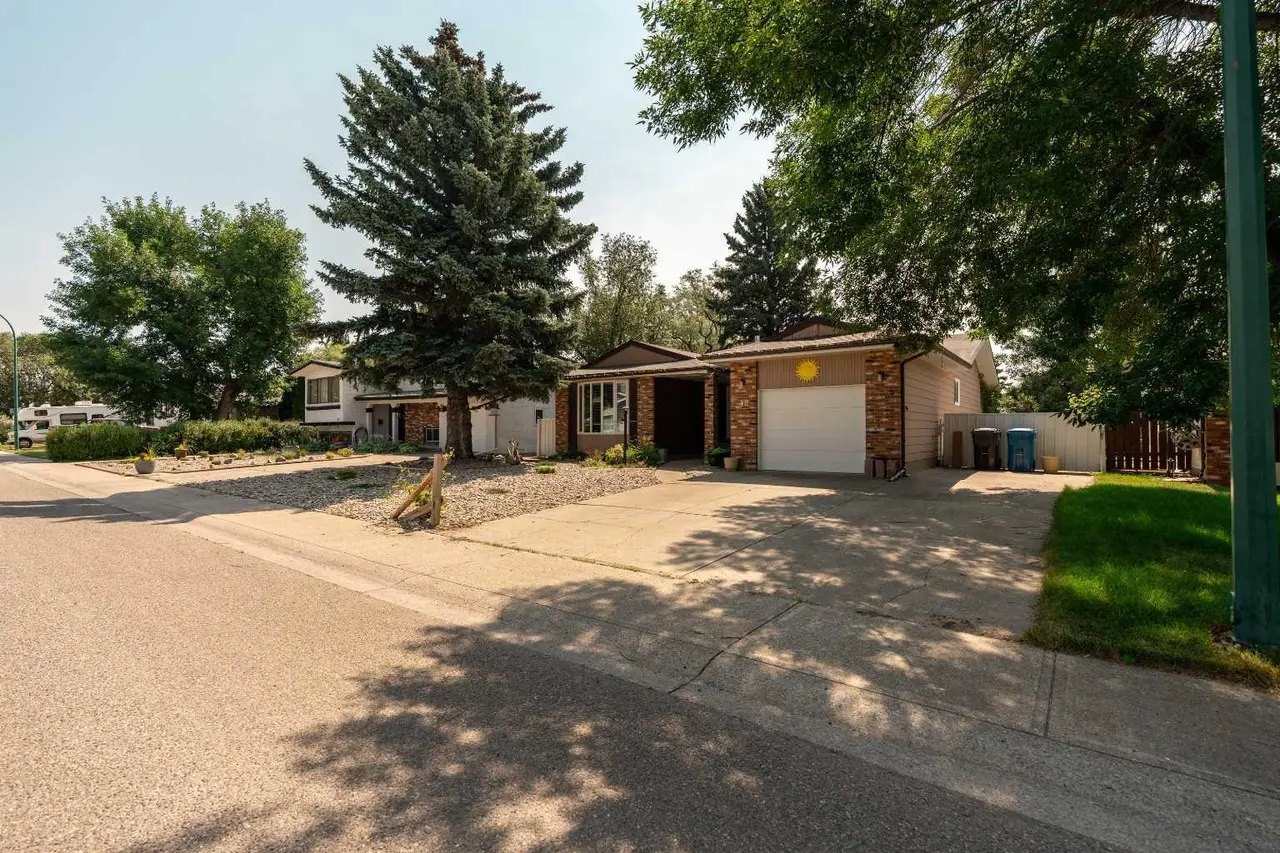 42 Honeysuckle Road N