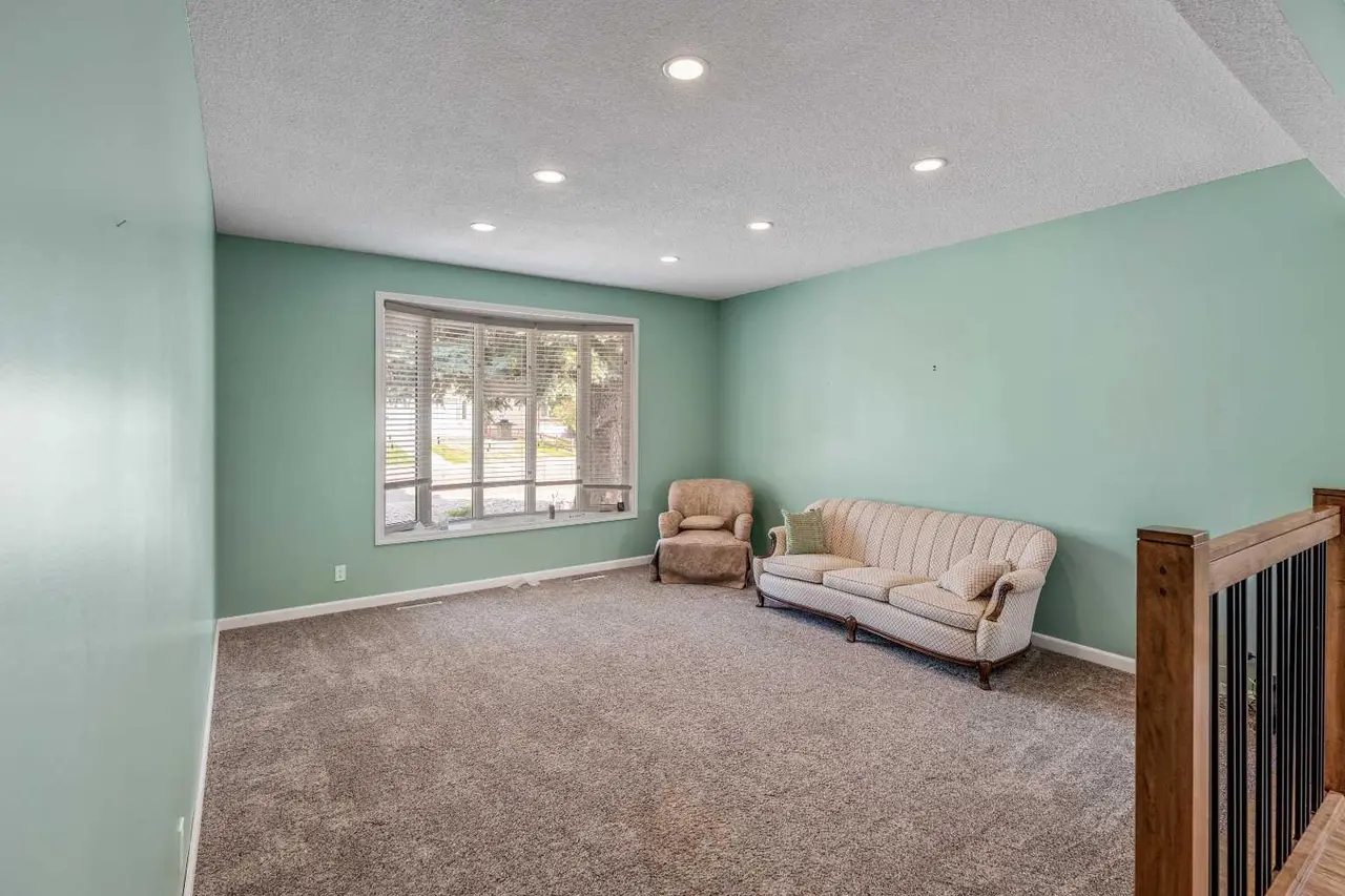 42 Honeysuckle Road N