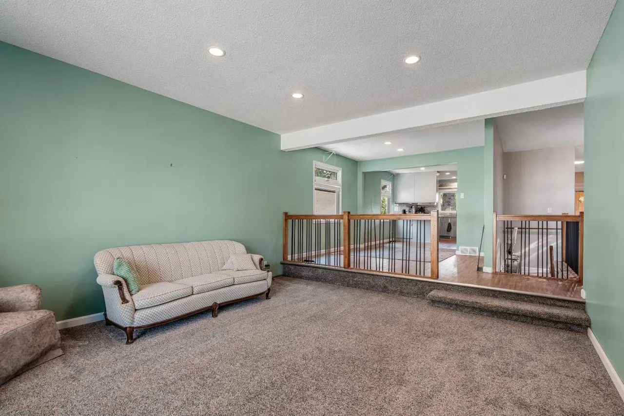 42 Honeysuckle Road N