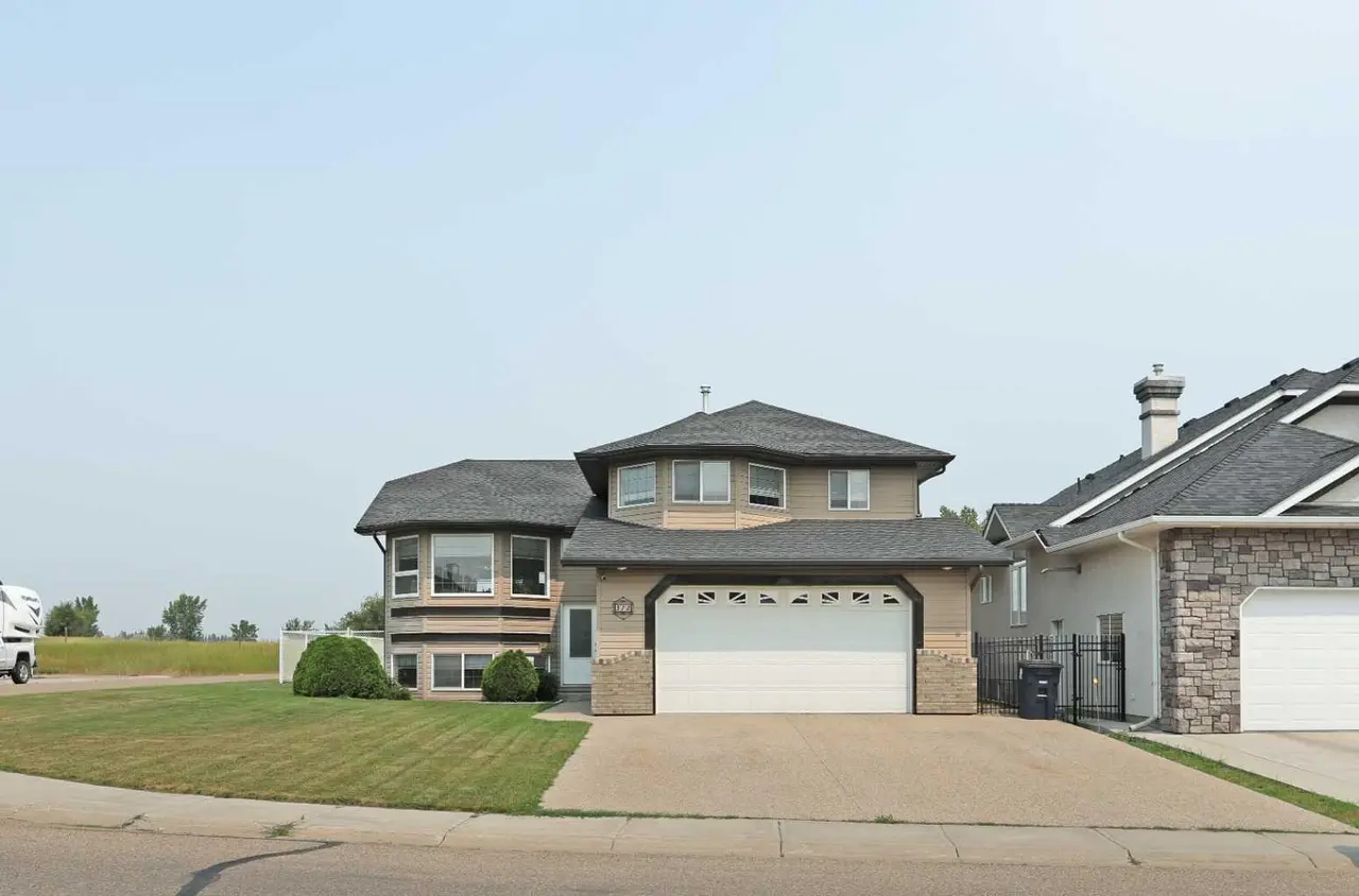 372 Lake Stafford Drive E