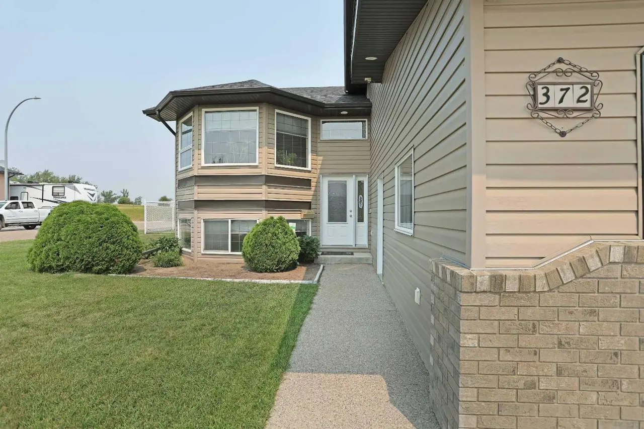372 Lake Stafford Drive E