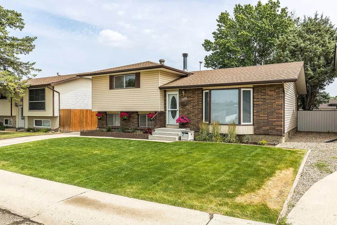 189 Hull Crescent NE