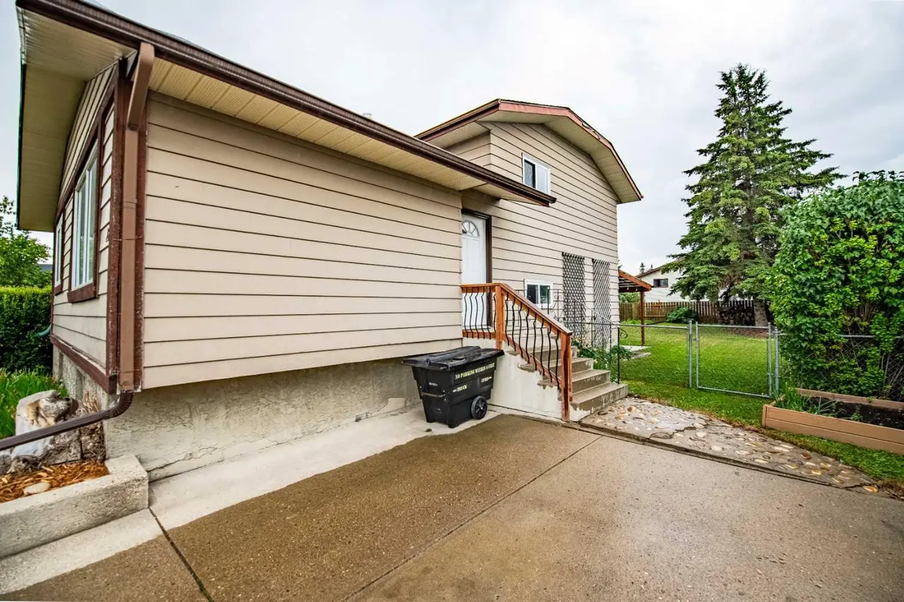 12 Opal Close 
