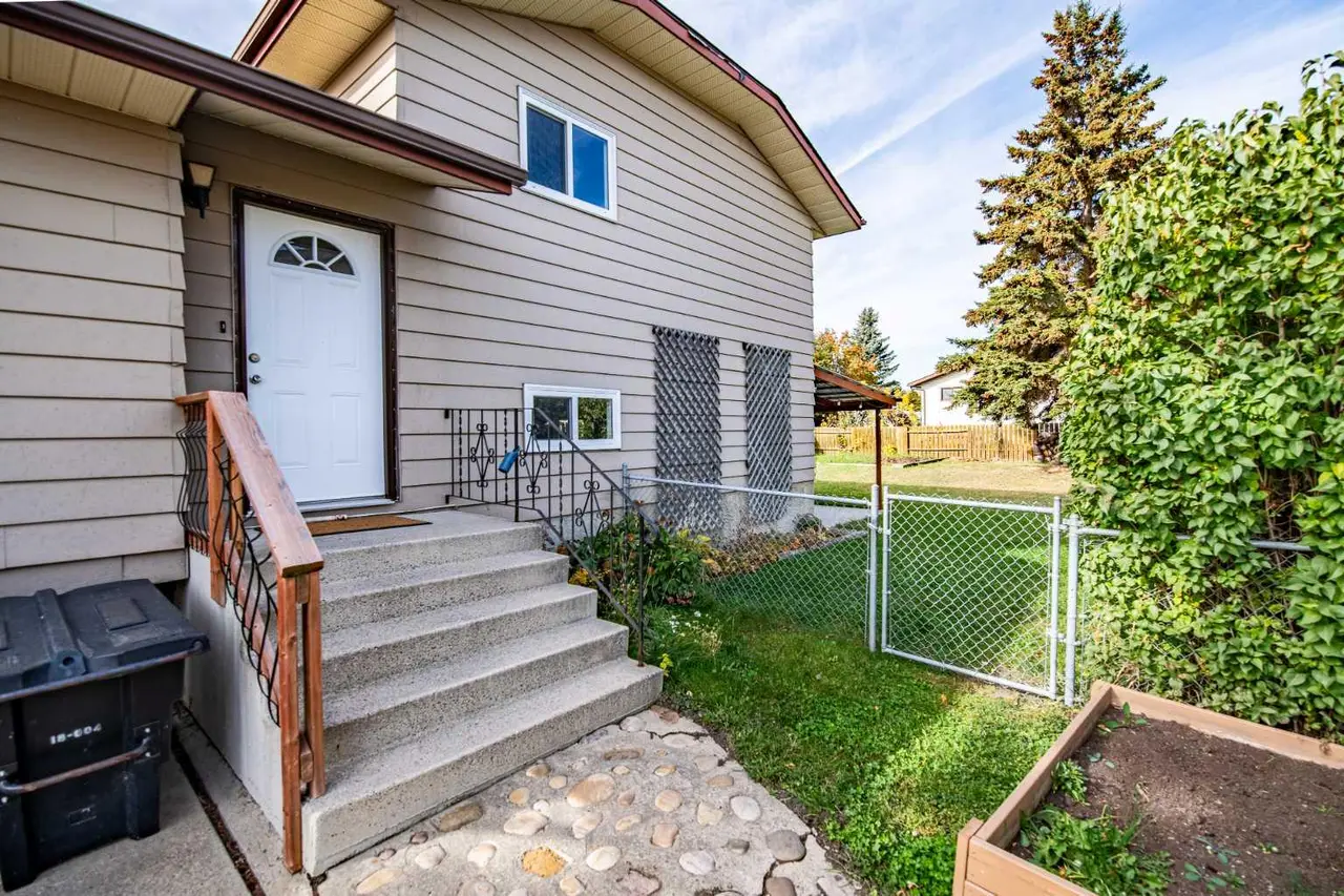 12 Opal Close 