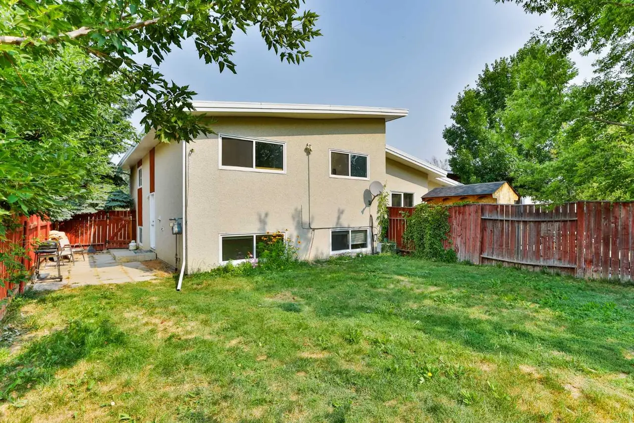 150 McGill Boulevard W
