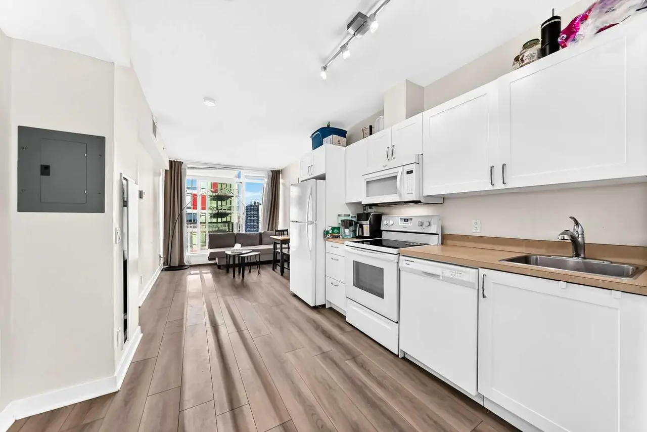 905, 30 Brentwood Common NW