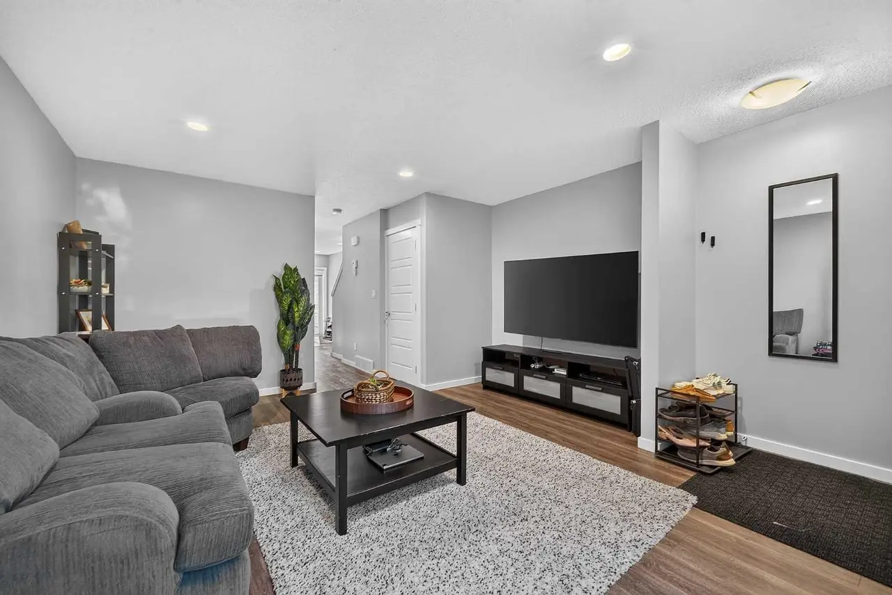 102, 2400 Ravenswood View SE