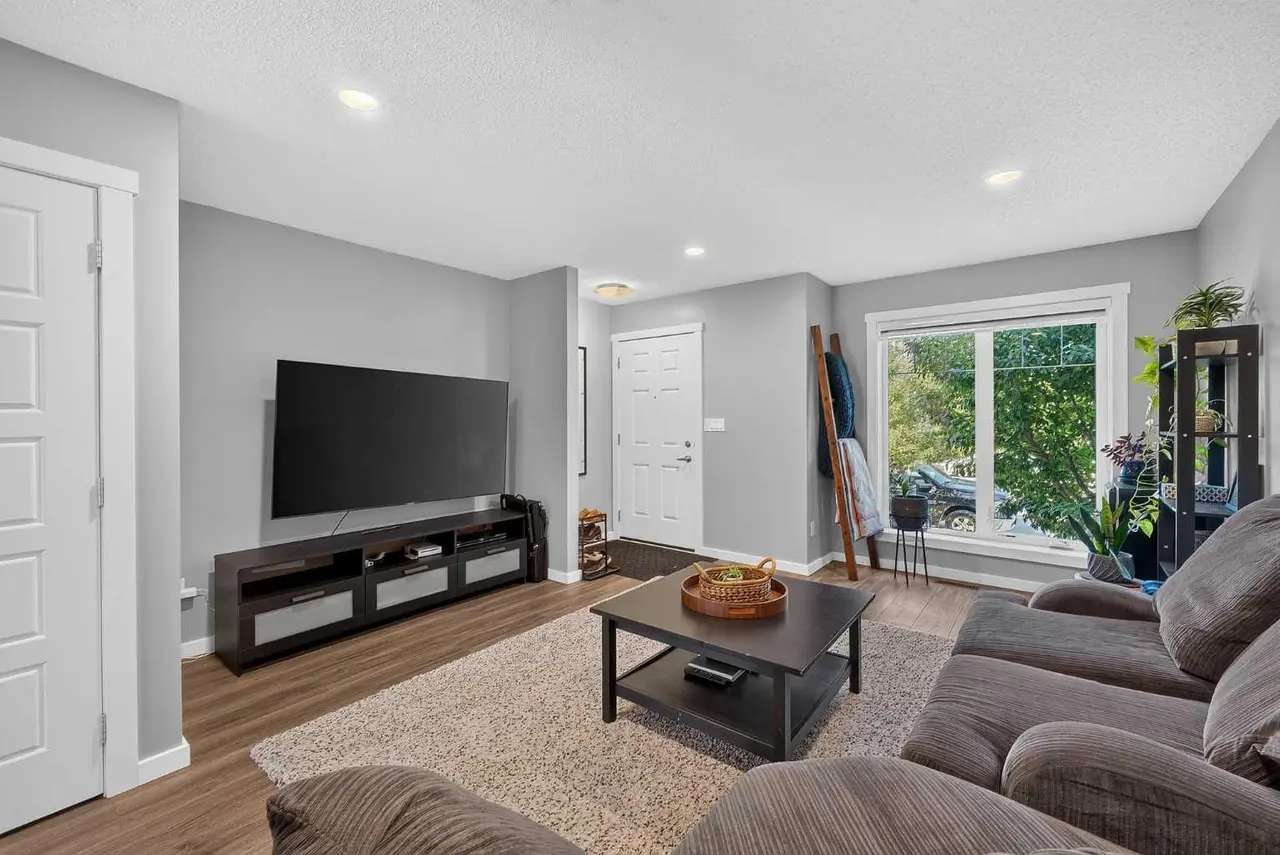 102, 2400 Ravenswood View SE