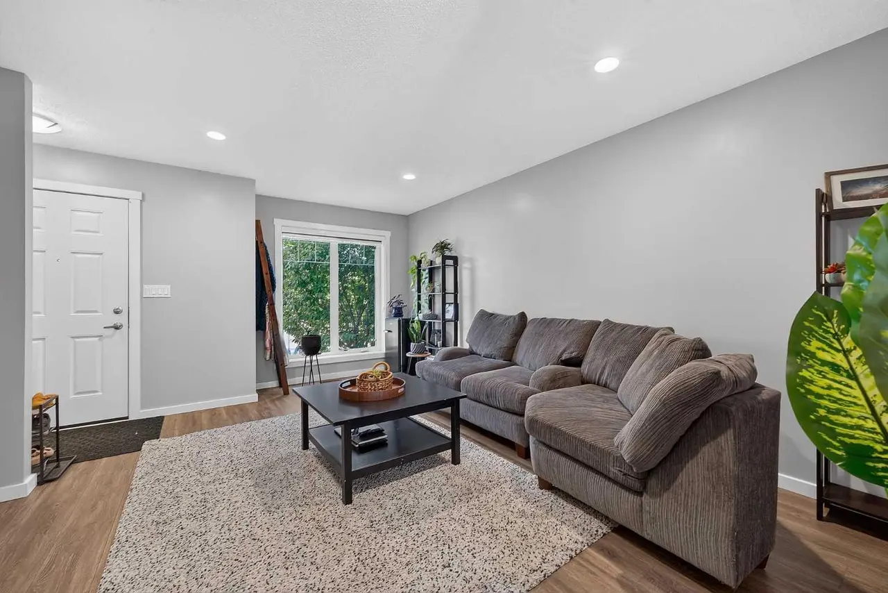 102, 2400 Ravenswood View SE