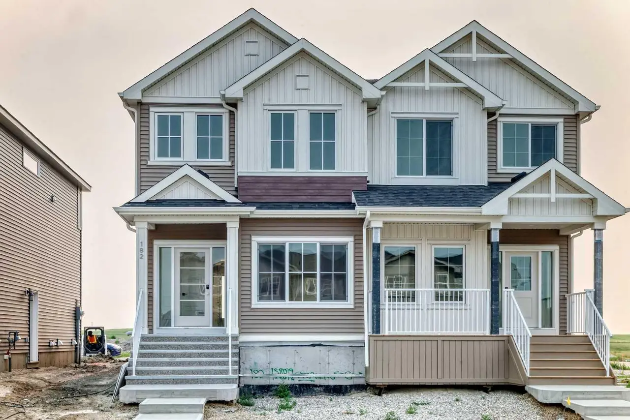 182 Lanark Gate SE