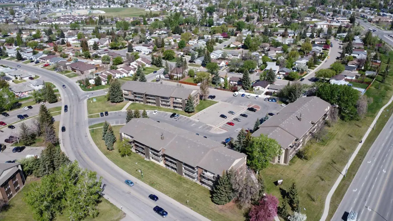 212, 401 Columbia Boulevard W