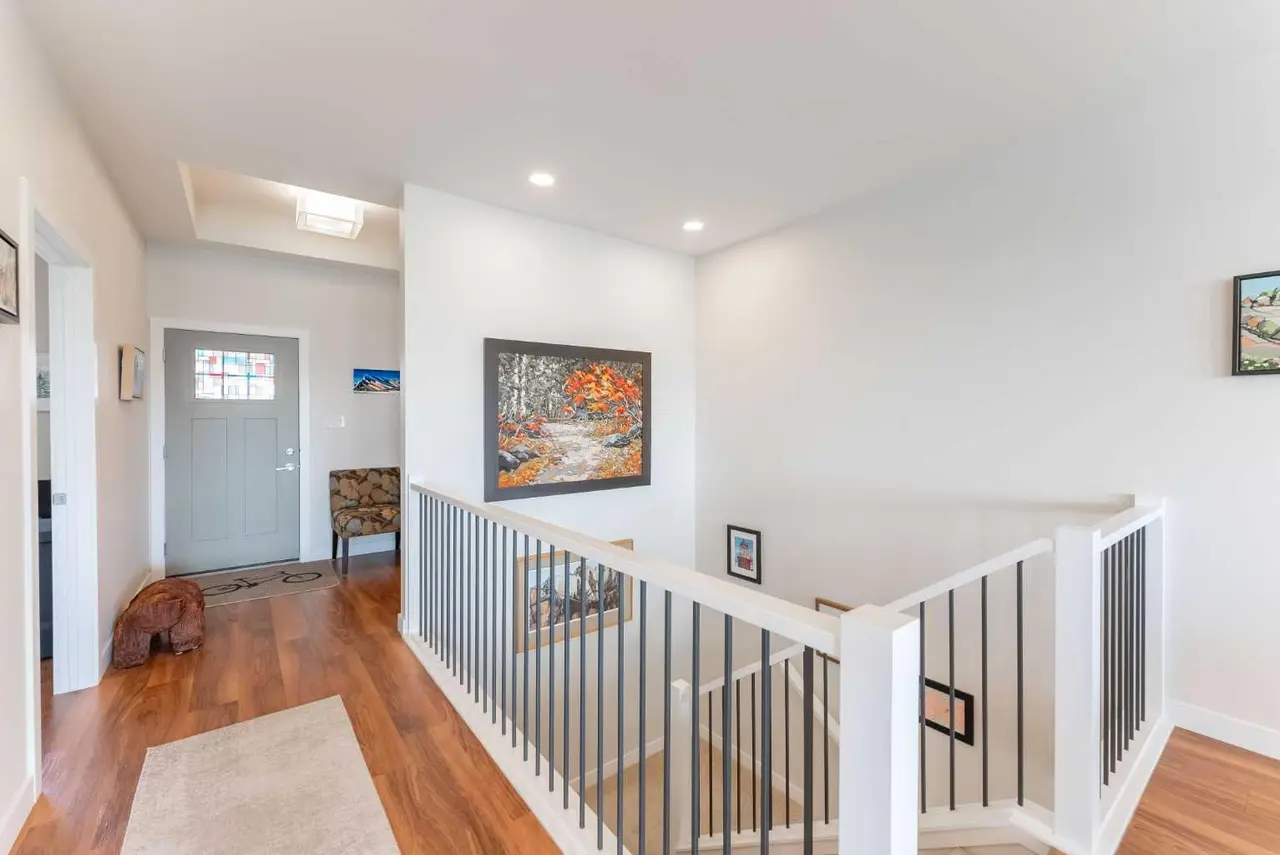 1060 Caledonia Place W