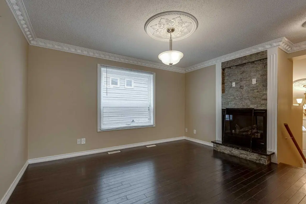 24 Mackenzie Crescent 