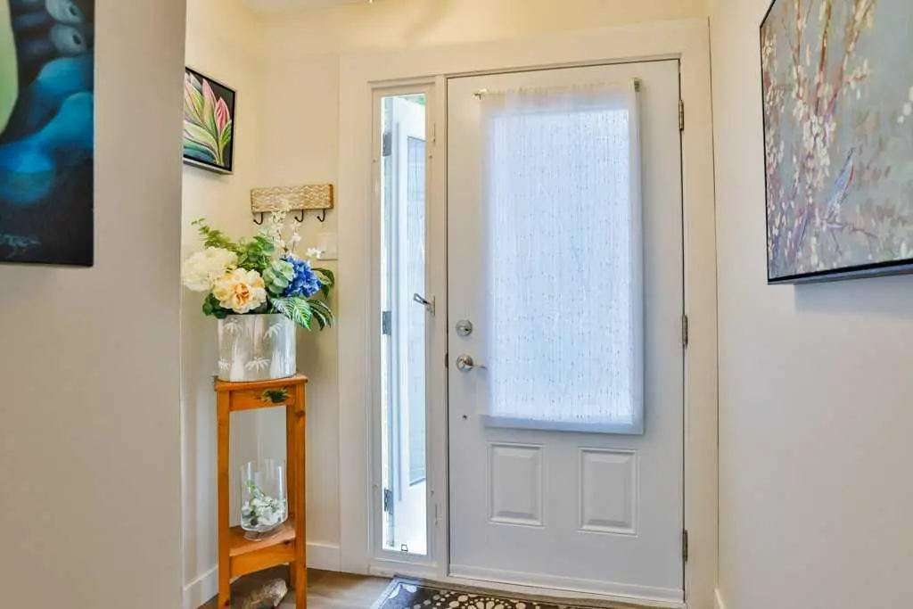 8, 29 Brock Place W