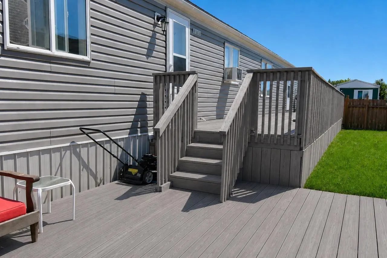 53 Maple Drive W