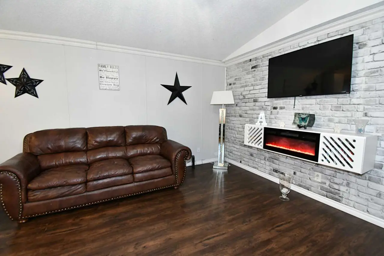 53 Maple Drive W