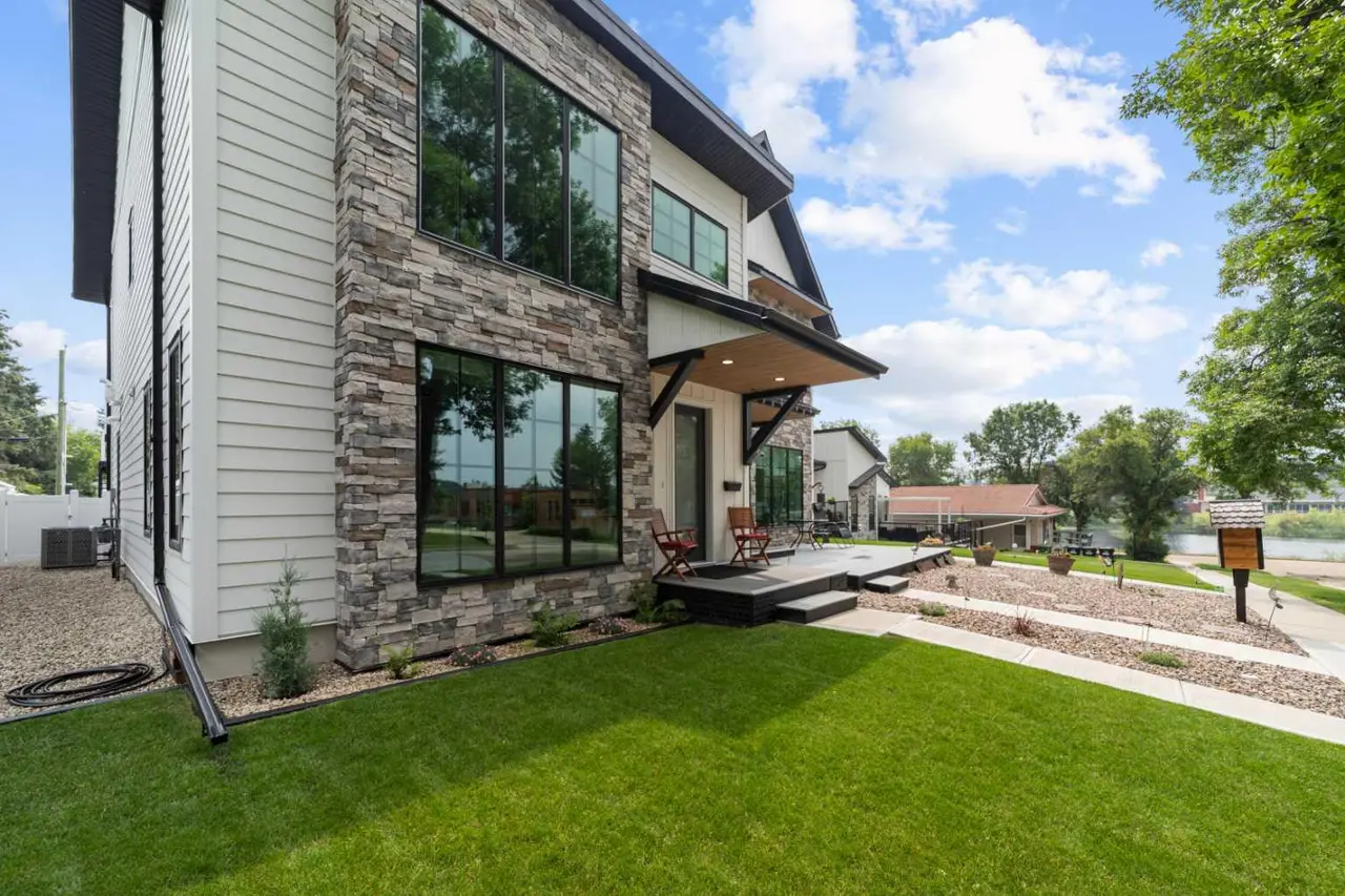 B+D, 4825 54 Street 