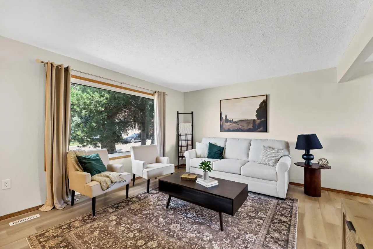 2169 Hawke Crescent NE