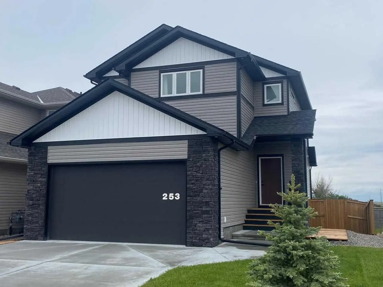 253 Rivergrove Chase W