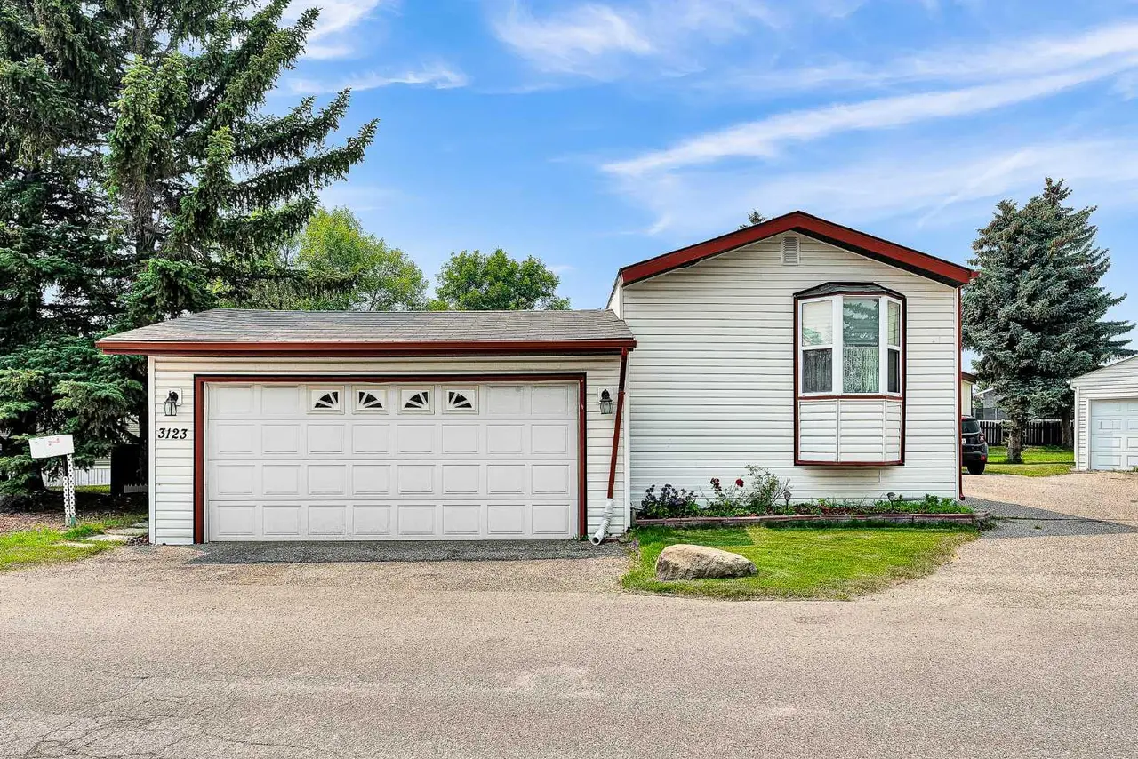 3123 Burroughs Manor NE